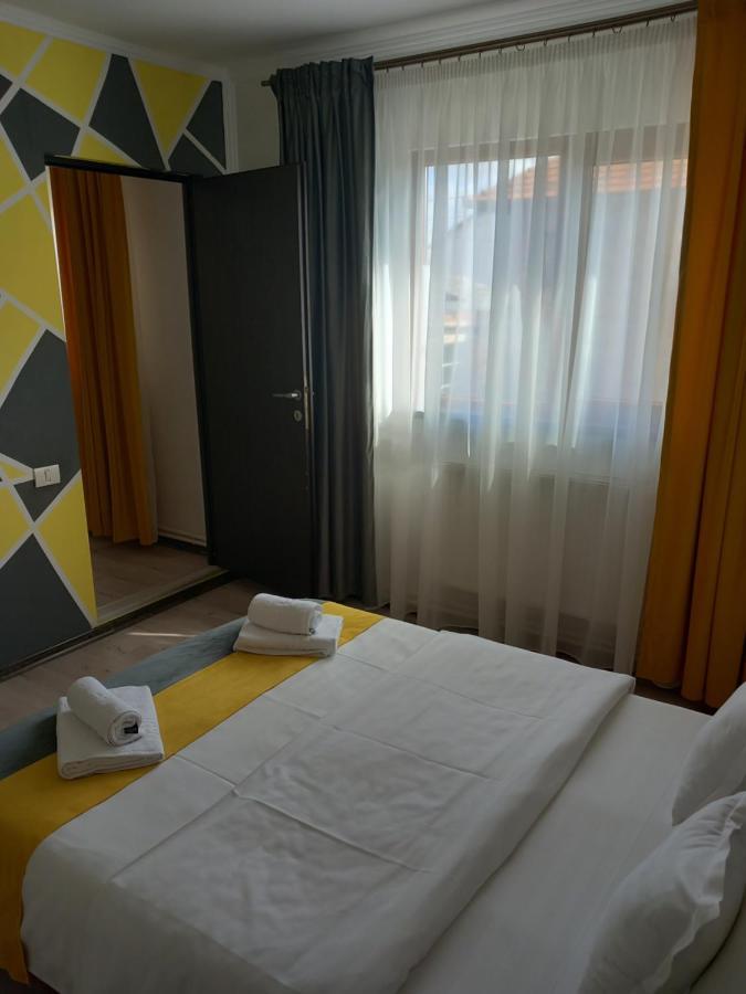Vila Davison Targu Jiu Luaran gambar