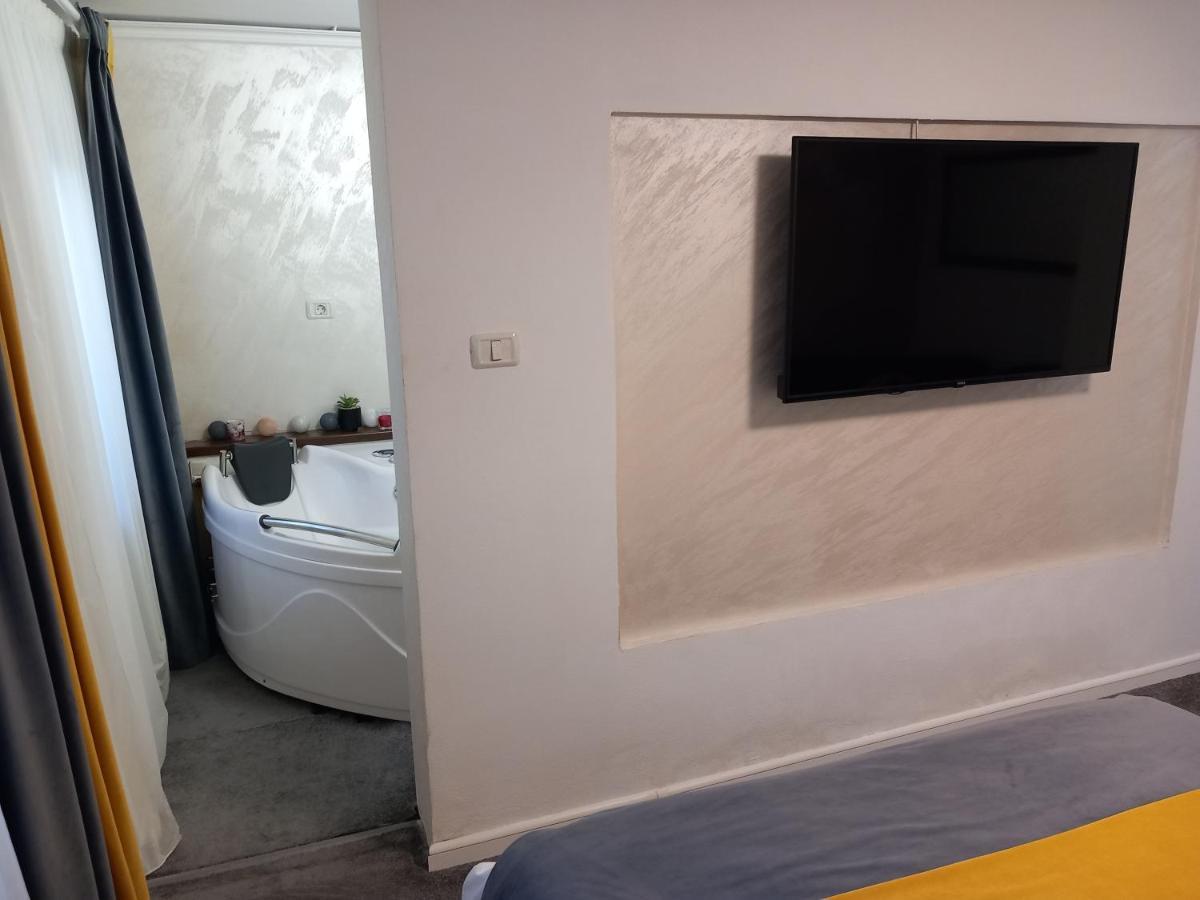 Vila Davison Targu Jiu Luaran gambar